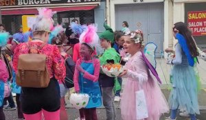 Les enfants défilent dans les rues de Beauvais