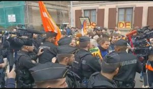 Alsace: les gendarmes repoussent les manifestants avant la visite de Macron
