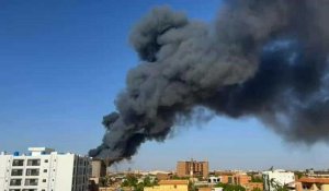 Soudan: de la fumée s'élève au-dessus de Khartoum au cinquième jour des combats