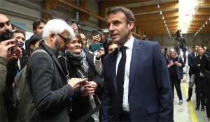 VIDÉO. Emmanuel Macron hué par la foule en Alsace