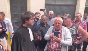 Saint-Omer : Juan Branco, avocat de Valérie Minet, à la sortie du tribunal