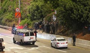 Des Israéliens bloquent l'autoroute pour protester contre la réforme judiciaire