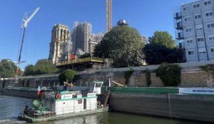 VIDÉO. Notre-Dame de Paris : une partie de sa charpente amenée par barge sur la Seine