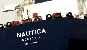 Le navire Nautica stationne au large de Hodeida pour remplacer un pétrolier délabré au Yémen