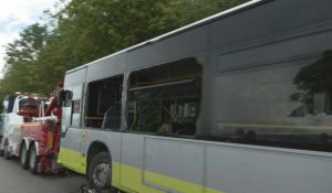 Accident ayant fait 2 morts dans les Yvelines: images de l'autocar