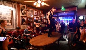 VIDÉO. Au Festival Interceltique de Lorient, on danse sur les tables au WestPort Inn