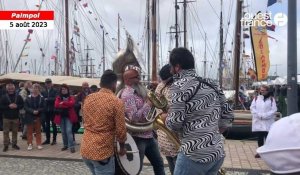 VIDÉO. Festival du Chant de marin : la fanfare Sérot Janvier déambule sur les quais de Paimpol 