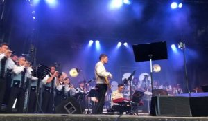 VIDÉO. Le bagad de Vannes en concert avec Varez, au Festival d'Arvor