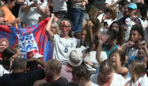 Les supporters anglais célèbrent leur qualification en finale de la coupe du monde féminine