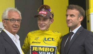 Macron assiste au podium de la 6e étape du Tour de France