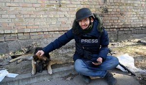 La légion d'honneur pour Arman Soldin, journaliste de l'Agence France-Presse tué en Ukraine