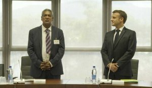Macron visite le Sénat coutumier de la Nouvelle-Calédonie