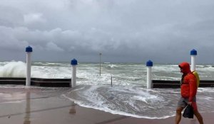 Tempête : A Wimereux, le spectacle de la Manche déchaînée
