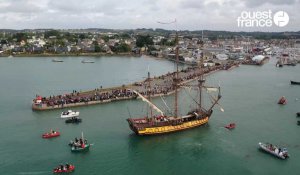VIDEO. L’arrivée spectaculaire des bateaux du festival du Chant de marin à Paimpol