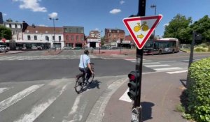 Roubaix à vélo : le M12, un panneau qui permet aux cyclistes de passer au rouge
