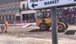 Saint-Omer - Place Foch : le pavage de la voirie a débuté