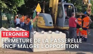 Fermeture de la passerelle SNCF après une dernière action des opposants autour de Maximilien Béreaux.