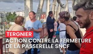 Les militants contre la fermeture de la passerelle SNCF de Tergnier occupent la structure