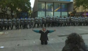 Argentine : manifestants lancent des objets sur la police après la mort d'un homme