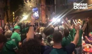 VIDEO. Les supporters du XV d'Irlande mettent le feu au Bouffay à Nantes avant la Beaujoire