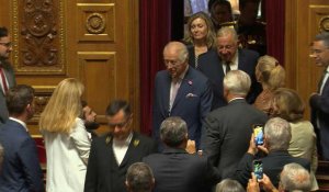 Charles III ovationné à son arrivée au Sénat français