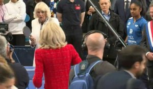 La reine Camilla joue au ping-pong avec Brigitte Macron