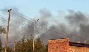 Images de la défense aérienne et de la fumée à Lviv après des attaques de drone