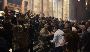 Karabakh: affrontements entre policiers et manifestants à Erevan