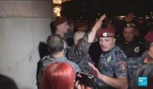 L’Azerbaïdjan frappe le Haut-Karabakh : heurts entre manifestants et policiers à Erevan