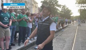 Nantes. L’agent du tramway fait patienter les supporters irlandais en chanson