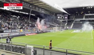 VIDEO. Angers-SCO : des fumigènes sur la pelouse, le match SCO-Toulouse interrompu quelques minutes 