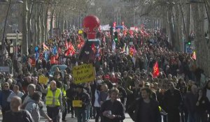 Retraites : des milliers de manifestants défilent à Toulouse