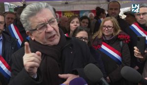 Retraites: Mélenchon accuse le gouvernement "d'essayer de rouler tout le monde" à l'Assemblée