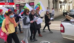 VIDÉO. Grève du 15 mars : le poing levé, des profs revisitent un tube d’Amel Bent à Niort 