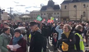 VIDEO. Les manifestants protestent contre la réforme des retraites place de la République au Mans