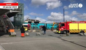 VIDÉO. La jeune femme percutée par un train à la gare de Laval a été évacuée