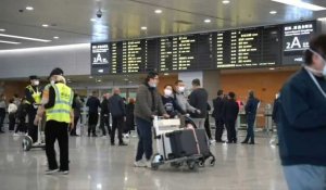 Images de l'aéroport de Shanghai alors que la Chine relance ses délivrances de visas