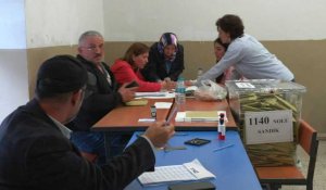 Elections en Turquie: à Istanbul, des agents électoraux se préparent à dépouiller les bulletins
