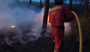 Des militaires luttent contre un incendie dans l'ouest de l'Espagne