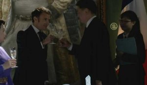 En visite d'Etat en Mongolie, Emmanuel Macron porte un toast "aux amis"