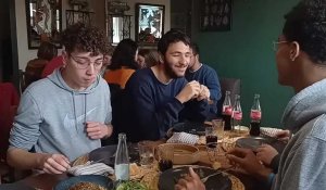 Un repas gastronomique en guise de sortie pédagogique, à Caudry, avec des lycéens du Cateau