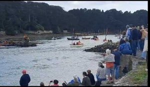 VIDÉO. Semaine du Golfe : la flottille affronte le courant du gois de Berder