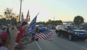 USA : des partisans accueillent le cortège de Donald Trump à son arrivée en Floride