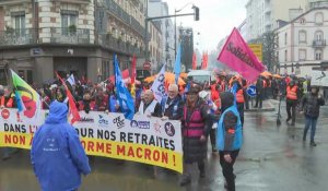 Retraites : des milliers de manifestants défilent sous la pluie à Rennes