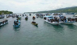 Indonésie: une procession traditionnelle en bateaux pour célébrer Pâques
