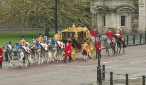 Le carrosse royal arrive au palais de Buckingham le jour du couronnement
