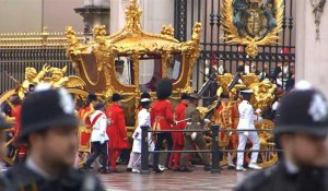 Charles III et la reine Camilla arrivent au palais de Buckingham après le couronnement