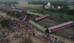 Images aériennes d'une catastrophe ferroviaire meurtrière en Inde