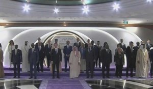 Photo de famille des chefs de diplomatie de la coalition anti-EI à Ryad