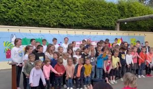 Quiestède : Inauguration de la fresque à l'école.